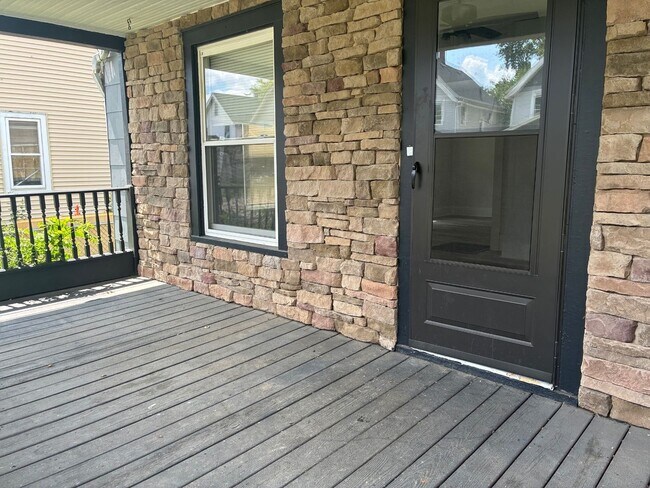 Building Photo - 118 Floral Ct