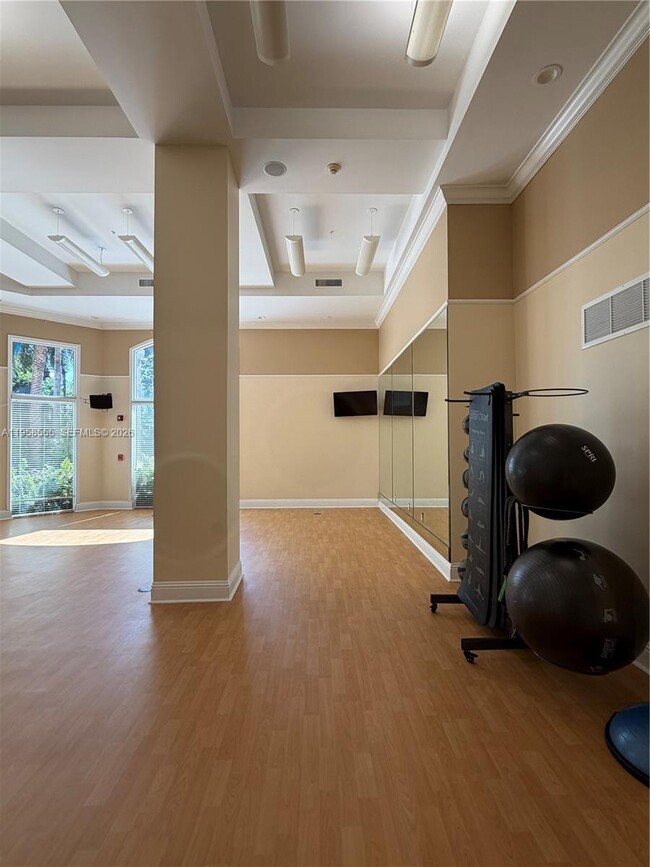 Building Photo - 17150 N Bay Rd