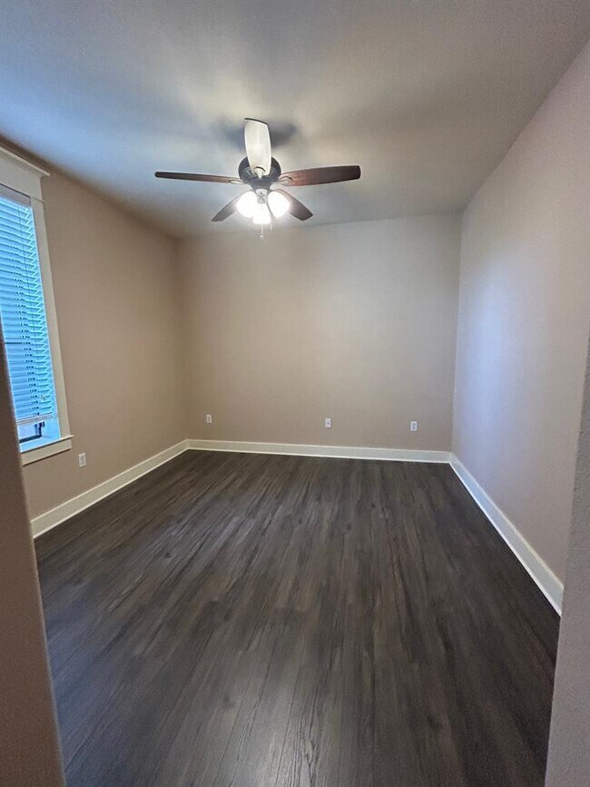 Building Photo - 6608 Lantern View Dr