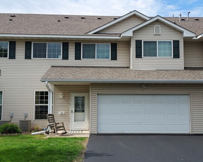 Primary Photo - Nice 3 Bedroom Townhome