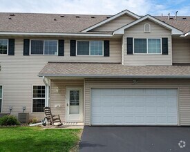 Building Photo - Nice 3 Bedroom Townhome