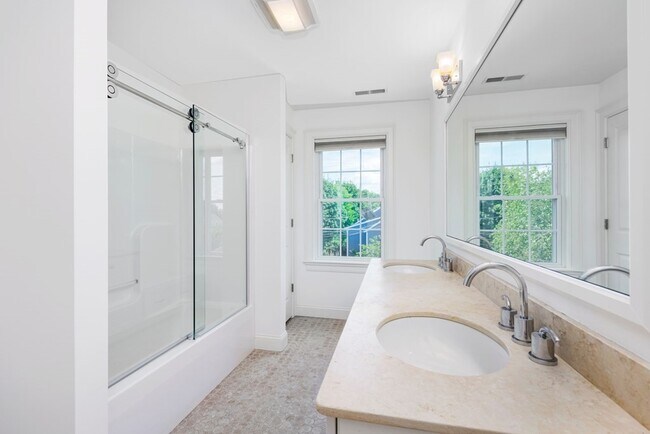 Building Photo - 14 Brattle Ln
