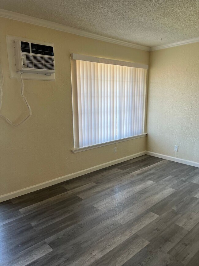 Building Photo - Welcome to SkyView Villa & Somerset Apartm...