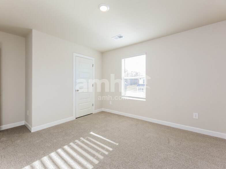 Building Photo - 307 Granby Trl
