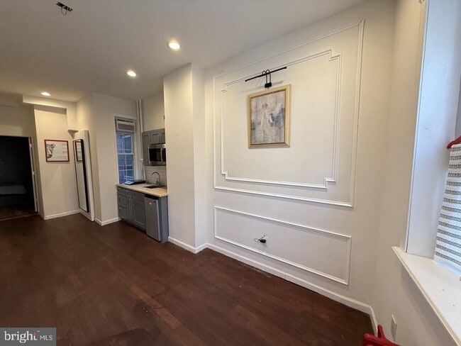 Building Photo - 1003 S 6th St