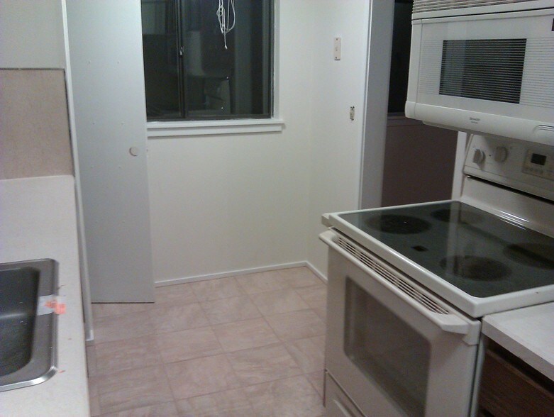 Building Photo - 52 Great Meadow Ln