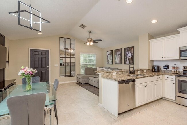 Building Photo - 6405 Autumn Woods Way