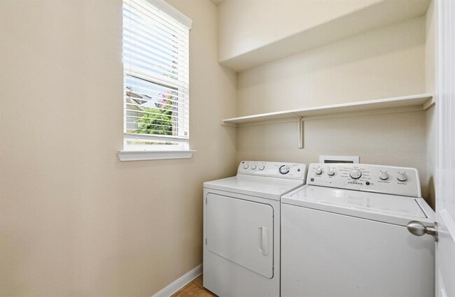 Building Photo - 1804 Colorado Bend Dr