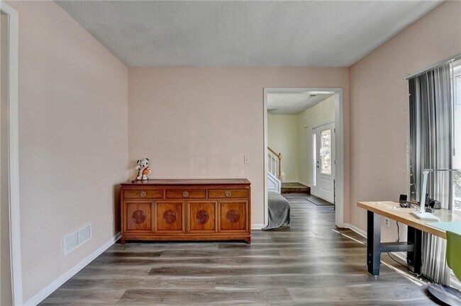 Building Photo - 435 Leasingham Way