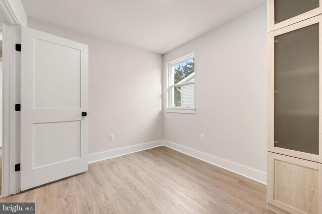 Building Photo - 113 Clifford Ave