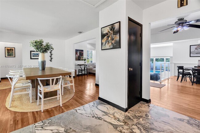 Building Photo - 660 NE 121st St