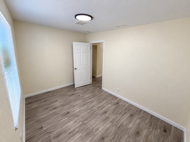 Building Photo - 6518 N 61st Dr