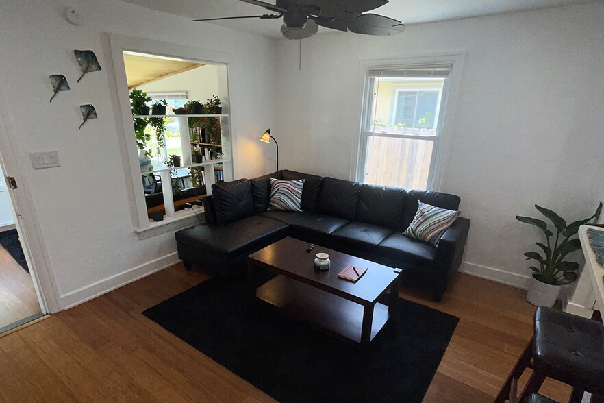 Building Photo - 4520 Burlington Ave N