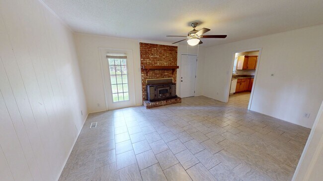 Building Photo - 3 Bedroom with 2 Living Rooms & finished b...
