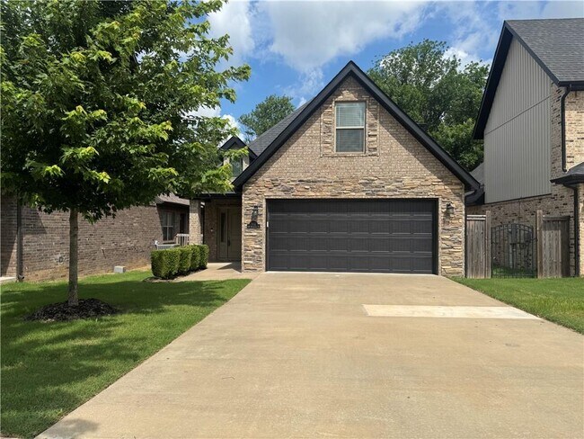 Primary Photo - 1802 SW Riverstone Rd