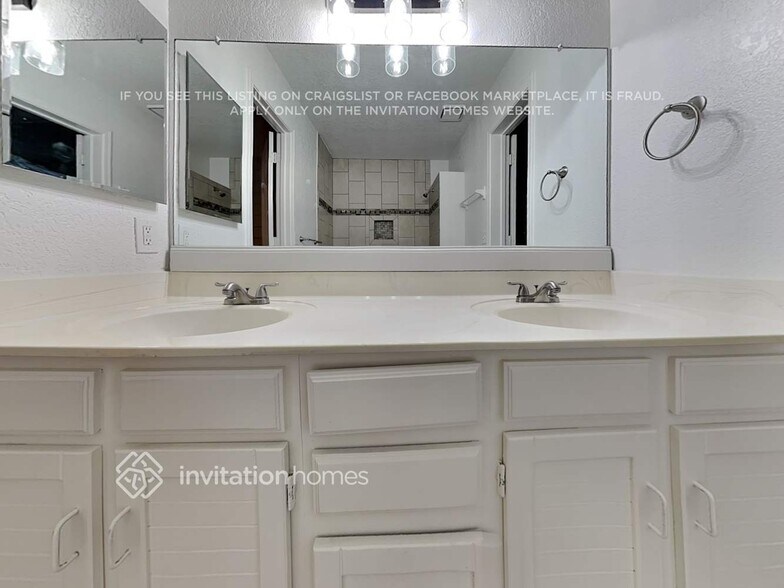 Building Photo - 1208 W Sand Hills Ct