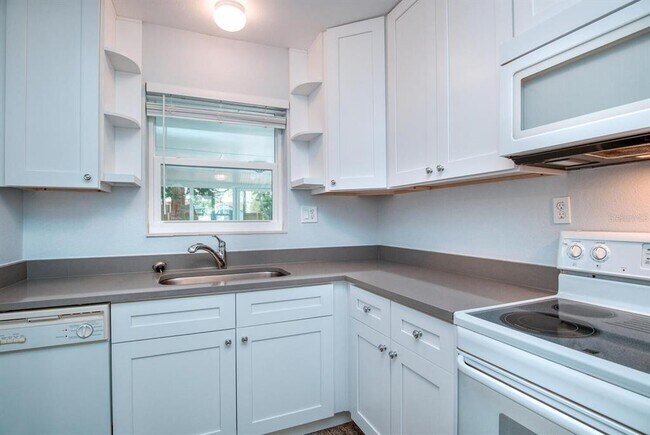 Building Photo - 4104 W Lawn Ave