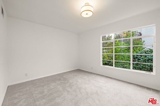 Building Photo - 10384 Northvale Rd