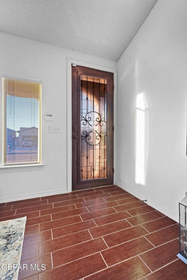 Building Photo - 3768 Loma Adriana