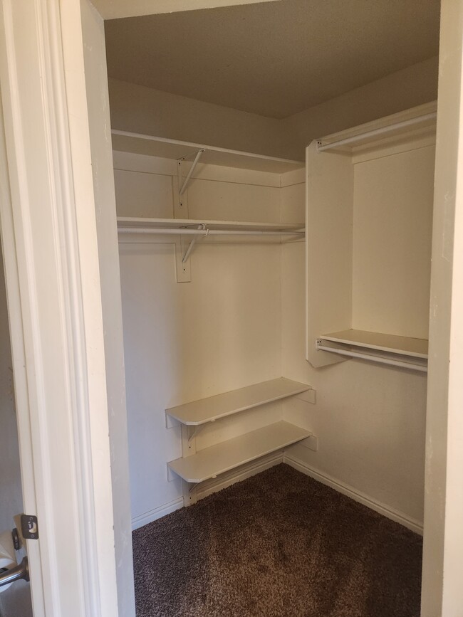 Walk in closet - 1584 N 565 W