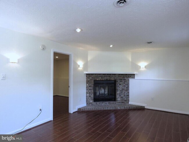 Building Photo - 7125 Vantage Dr