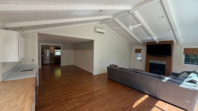 Building Photo - 3010 SW Underwood Dr