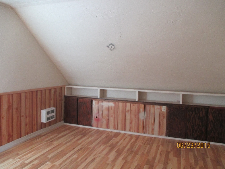 Building Photo - 102 4th St W