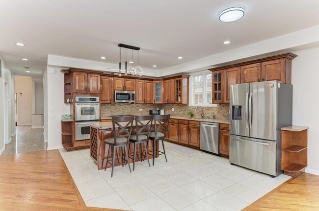 Building Photo - 4544 N Oriole Ave