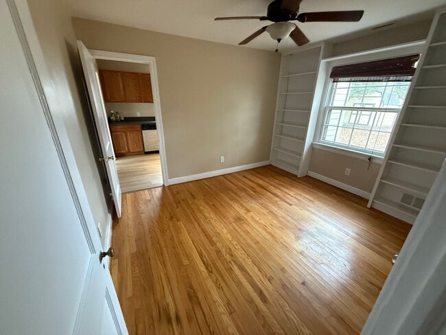 Building Photo - Great Opportunity in Lakeside area