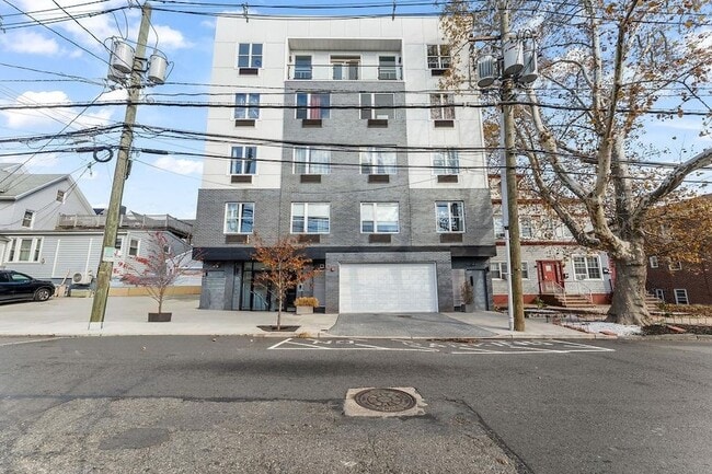 Building Photo - 43-45 W 32nd ST Unit 305