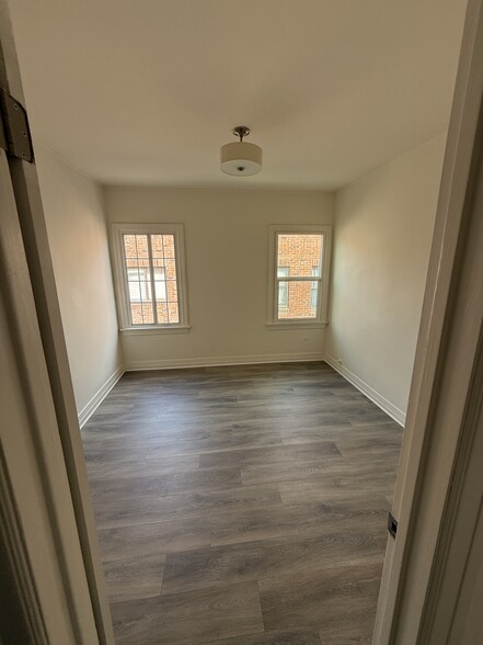 Building Photo - 5039 Franklin Ave