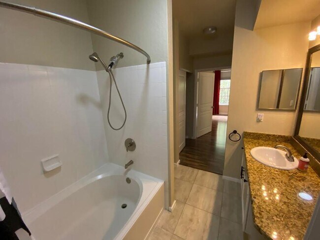Bathroom - Master Bedroom - 5125 Palm Springs Blvd