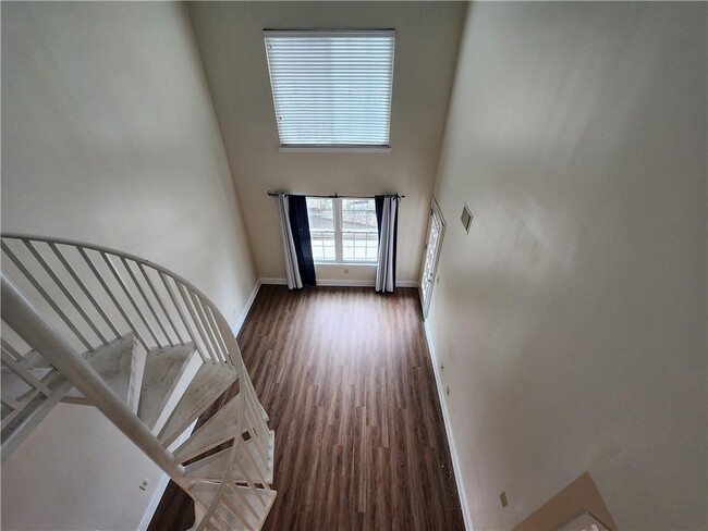 Primary Photo - 1074 Peachtree St NE