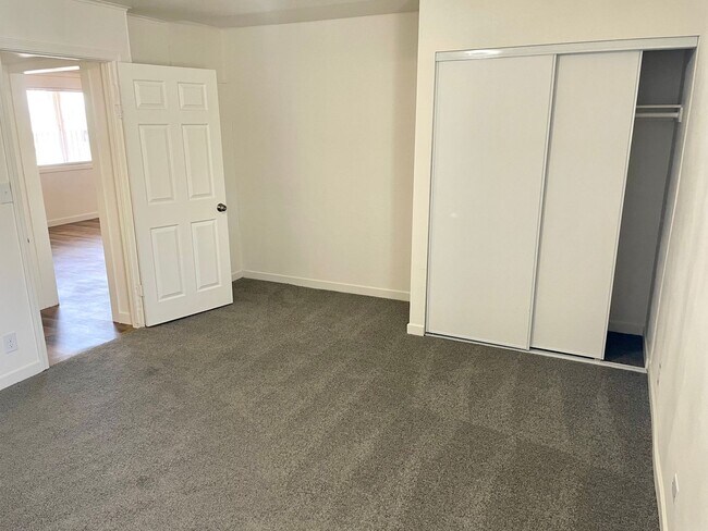 Building Photo - 397 N 15th St