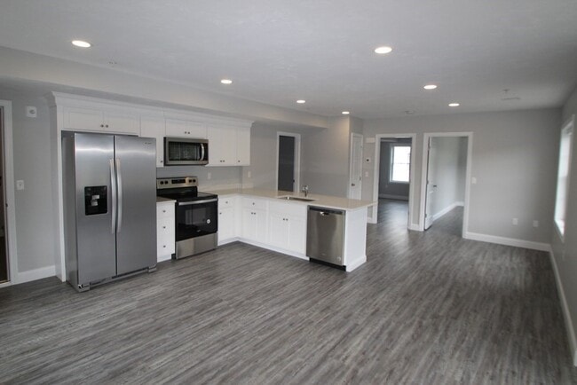 Building Photo - 316 Commercial St