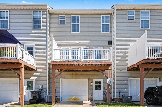 Building Photo - 15658 King Louis Ct