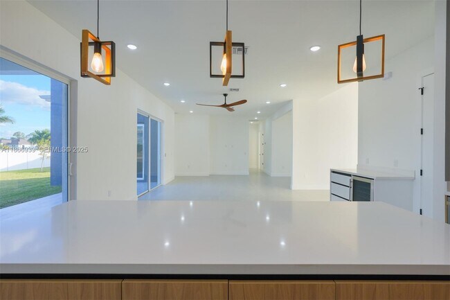 Building Photo - 5 SW 26th Pl