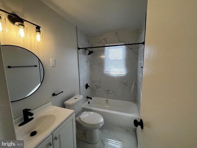 Building Photo - 91 Oak St