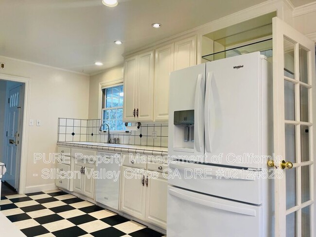 Building Photo - 1048 Savannah Drive