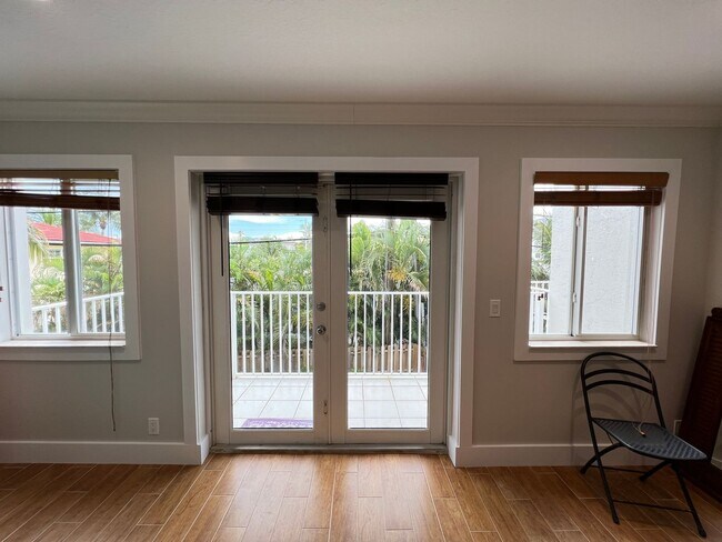 Building Photo - Beautiful 4 Bed 4.5 Bath luxury Townhouse with Elevator located by the Beach Lauderdale by the Sea