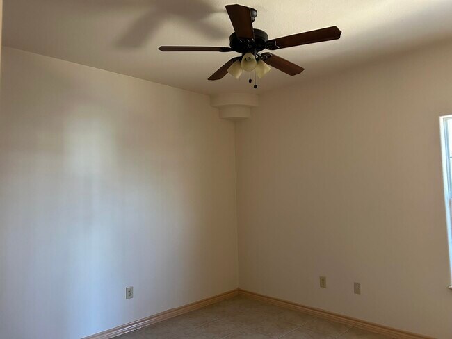 Building Photo - 2901 S Martin Ave