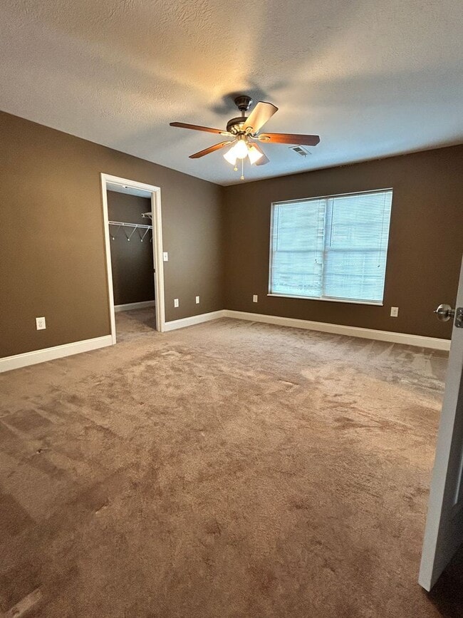 Building Photo - 310 Oak Vista Dr