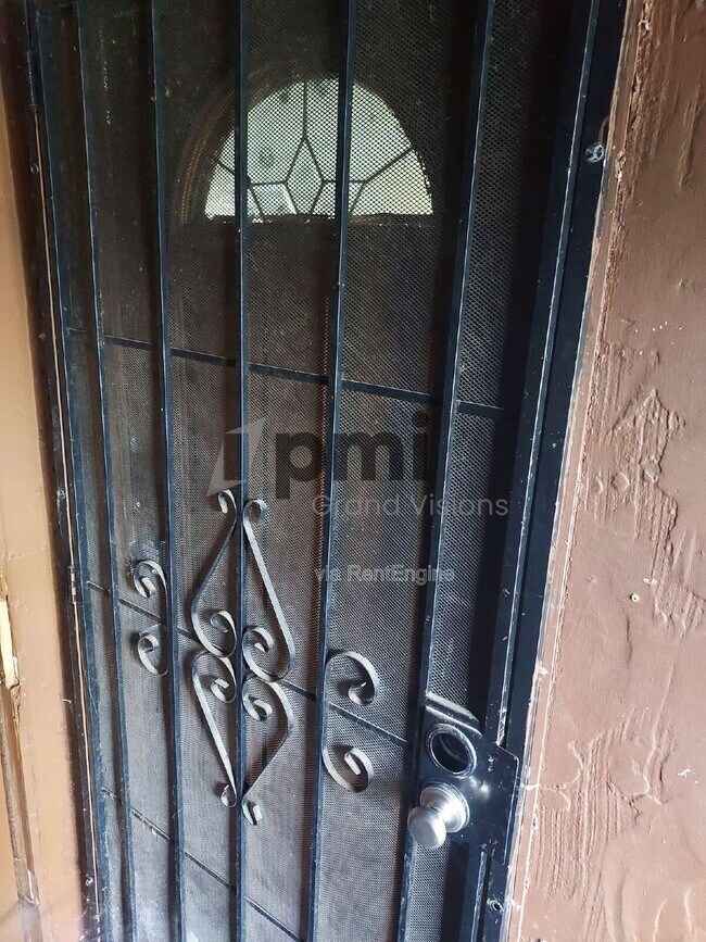 Building Photo - 904 W Macon St