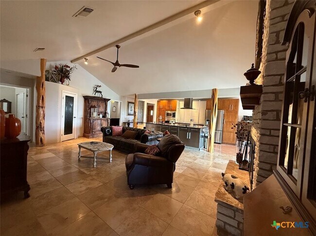 Building Photo - 901 Madrona Dr