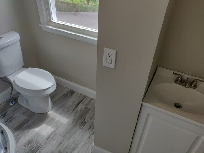 Building Photo - 5 Bedroom Home for Rent in Sixteen Acres