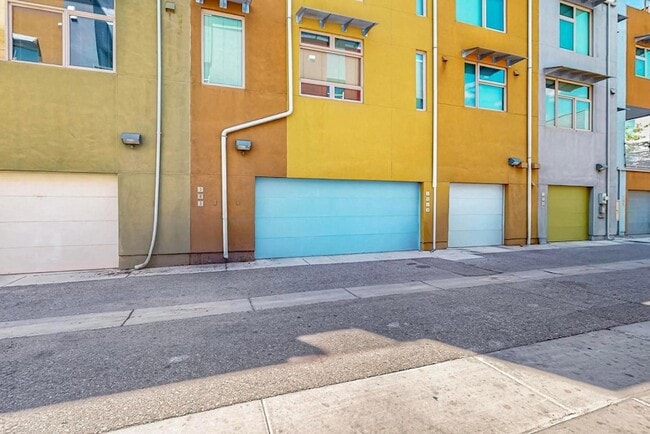 Building Photo - 343 Platinum St SW