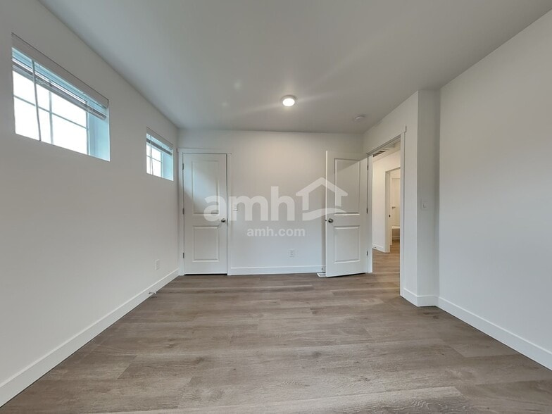 Building Photo - 8030 Sabelle St SW