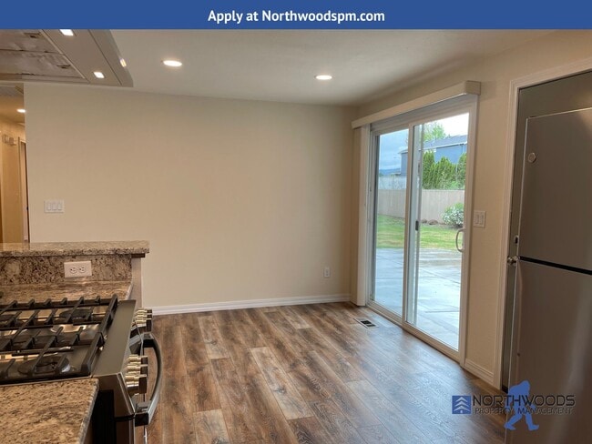 Building Photo - Gorgeous Newly Update 3 Bedroom 2 Bath Home in Friendly Central Point