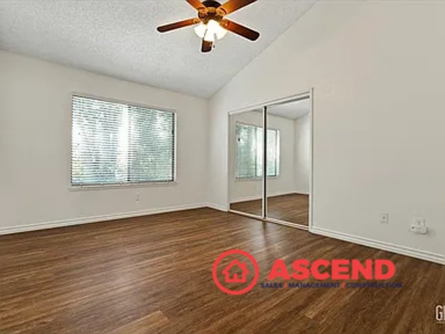 Building Photo - Beautiful 2 Bedroom, 2 Bathroom Home with ...