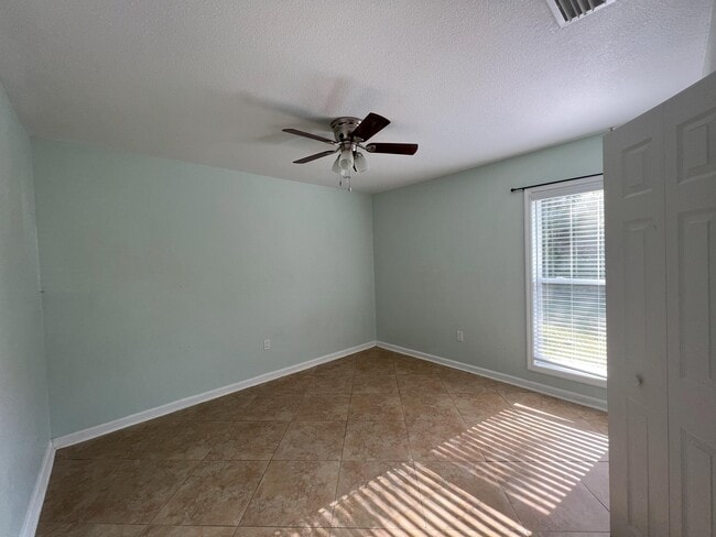 Building Photo - 1207 Sunshine Dr